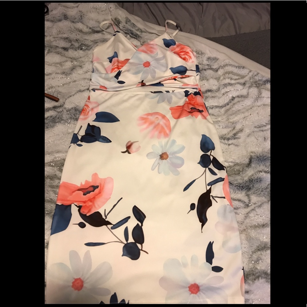 Flower dress with cross cross top never worn!